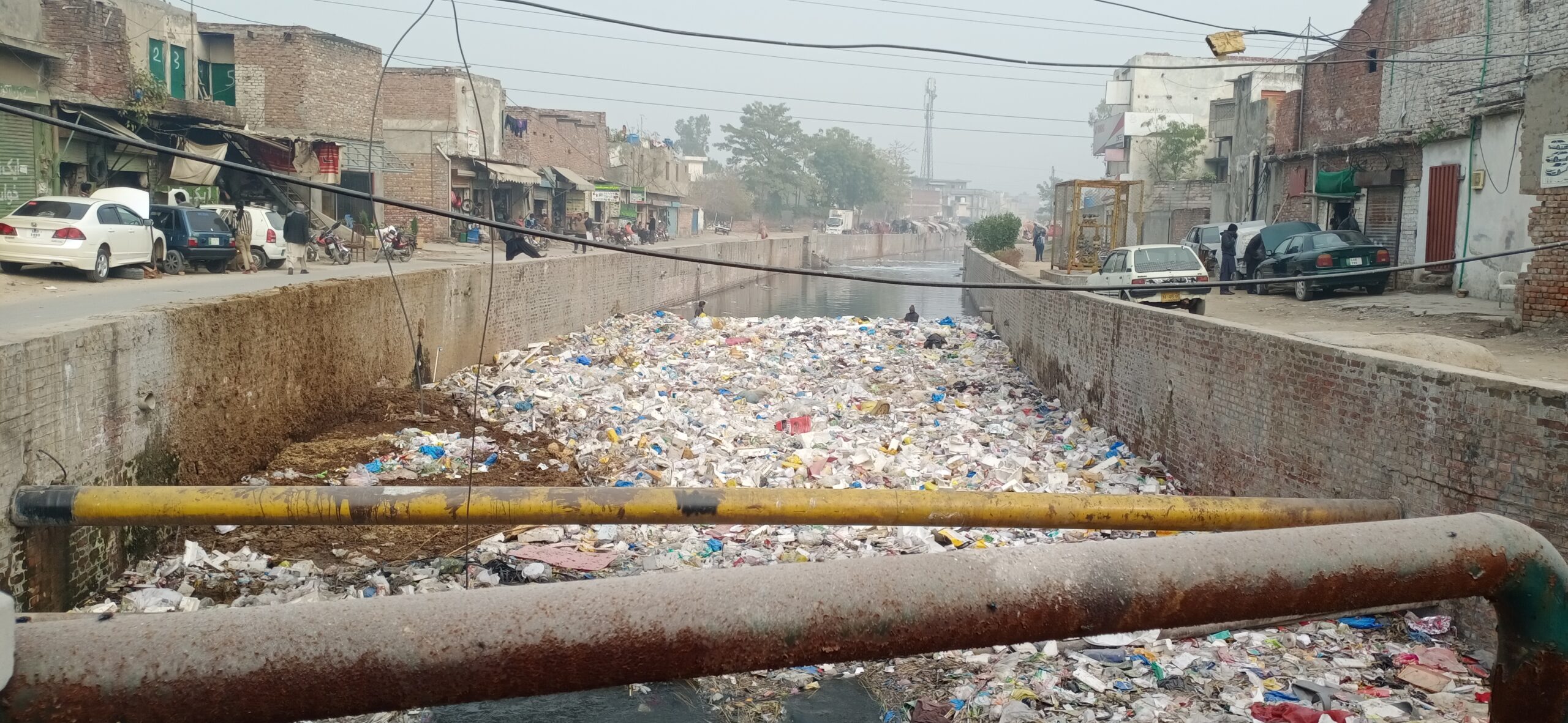 Forurenet flod i Pakistan