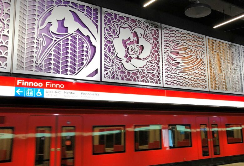 Metrotog på station
